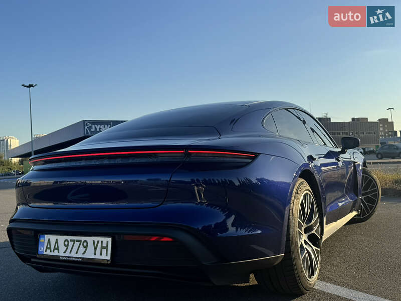 Седан Porsche Taycan 2021 в Києві