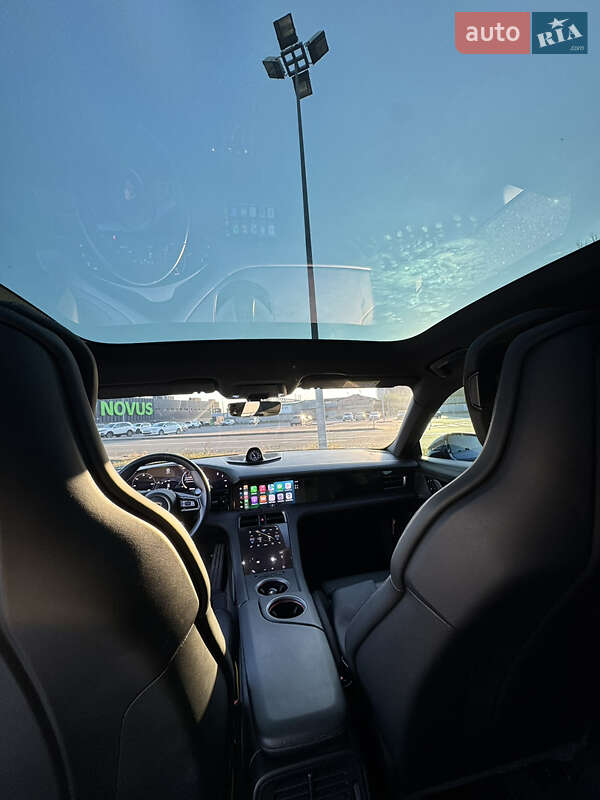 Седан Porsche Taycan 2021 в Києві