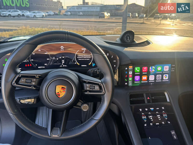 Седан Porsche Taycan 2021 в Києві