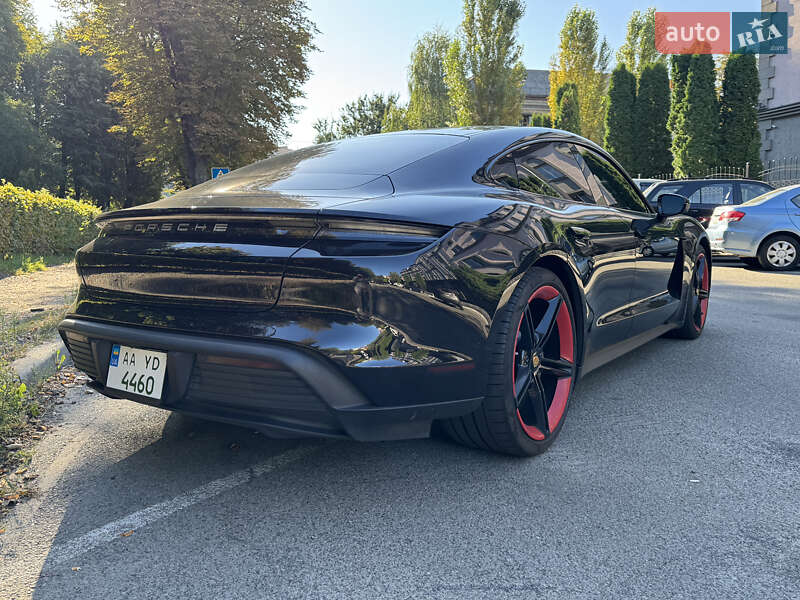 Седан Porsche Taycan 2020 в Киеве