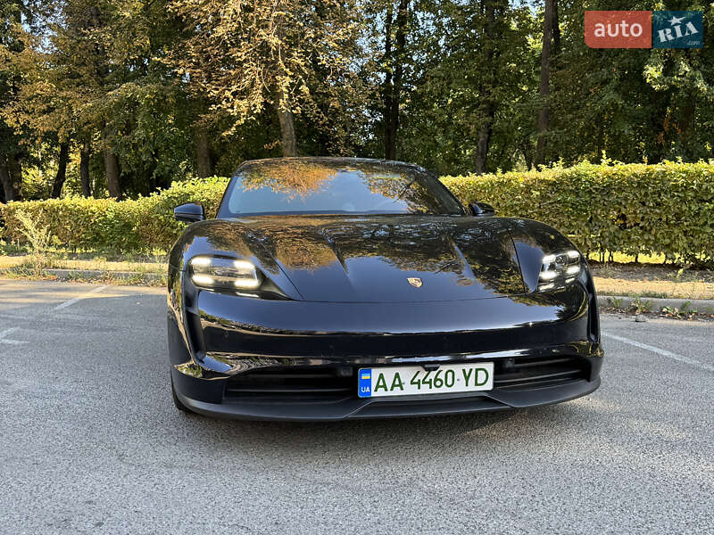 Седан Porsche Taycan 2020 в Киеве