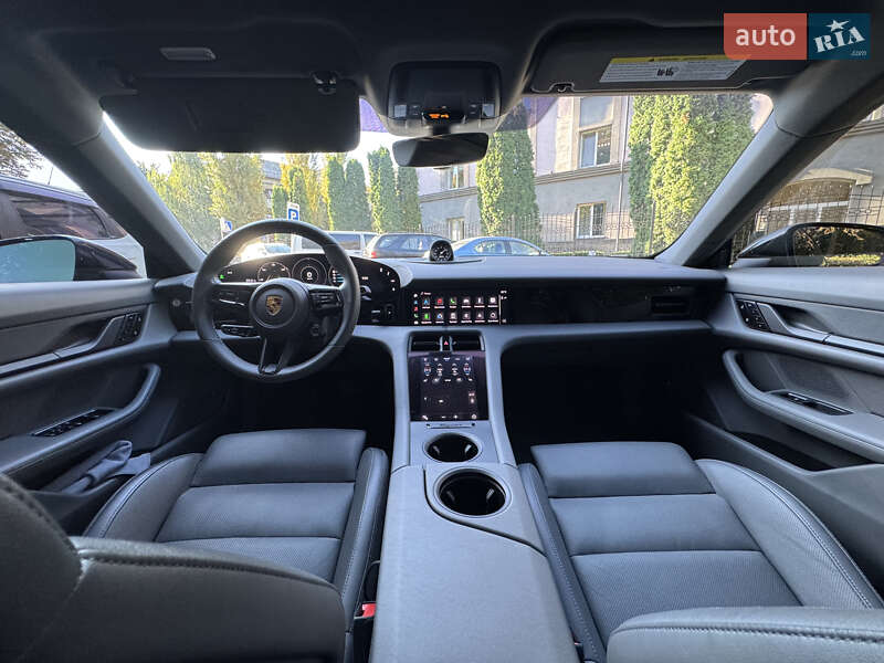 Седан Porsche Taycan 2020 в Киеве