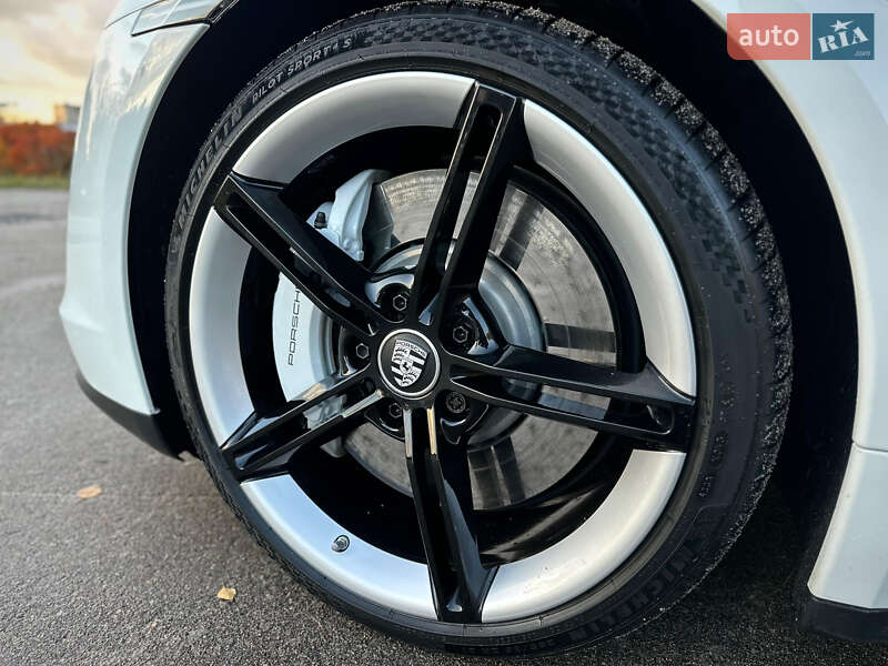 Седан Porsche Taycan 2023 в Киеве фото 13 Седан Porsche Taycan 2023 в Киеве