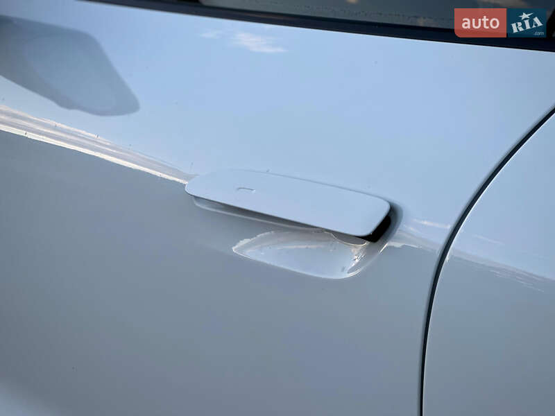 Седан Porsche Taycan 2023 в Киеве фото 21 Седан Porsche Taycan 2023 в Киеве