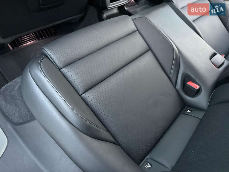 Седан Porsche Taycan 2023 в Киеве фото 66 Седан Porsche Taycan 2023 в Киеве