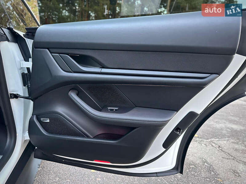 Седан Porsche Taycan 2023 в Киеве фото 71 Седан Porsche Taycan 2023 в Киеве