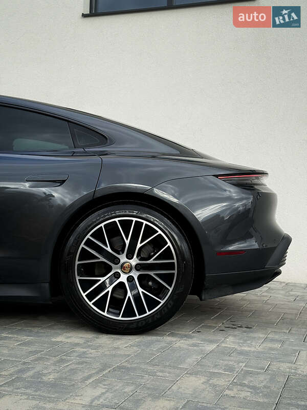 Седан Porsche Taycan 2022 в Луцке