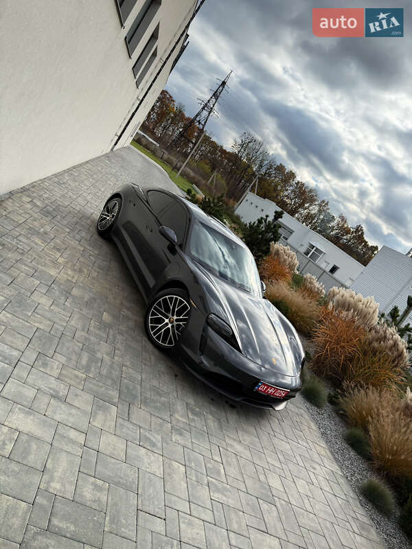 Седан Porsche Taycan 2022 в Луцке