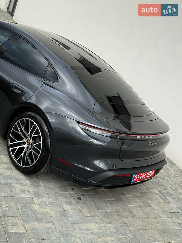 Седан Porsche Taycan 2022 в Луцке