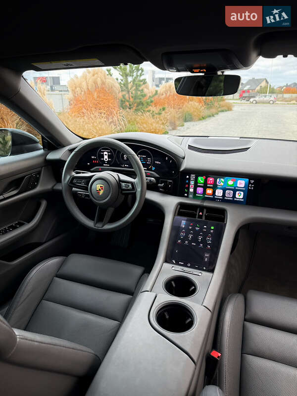 Седан Porsche Taycan 2022 в Луцке