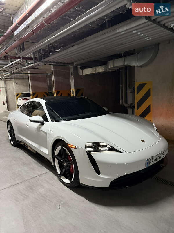 Седан Porsche Taycan 2020 в Киеве