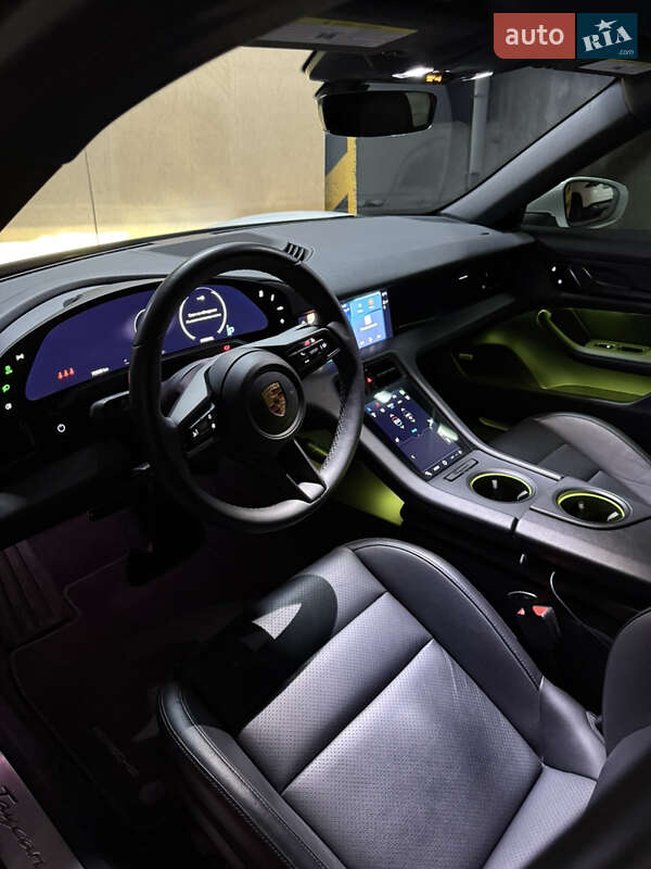 Седан Porsche Taycan 2020 в Киеве