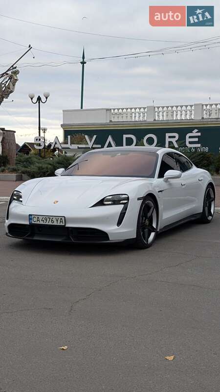 Седан Porsche Taycan 2020 в Киеве