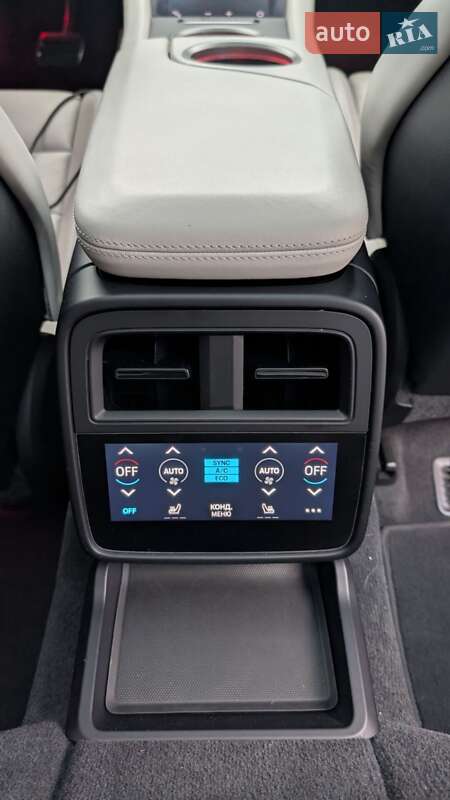 Седан Porsche Taycan 2020 в Киеве