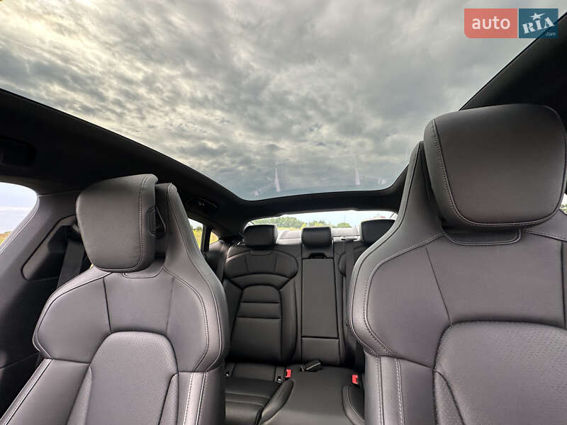 Седан Porsche Taycan 2025 в Киеве