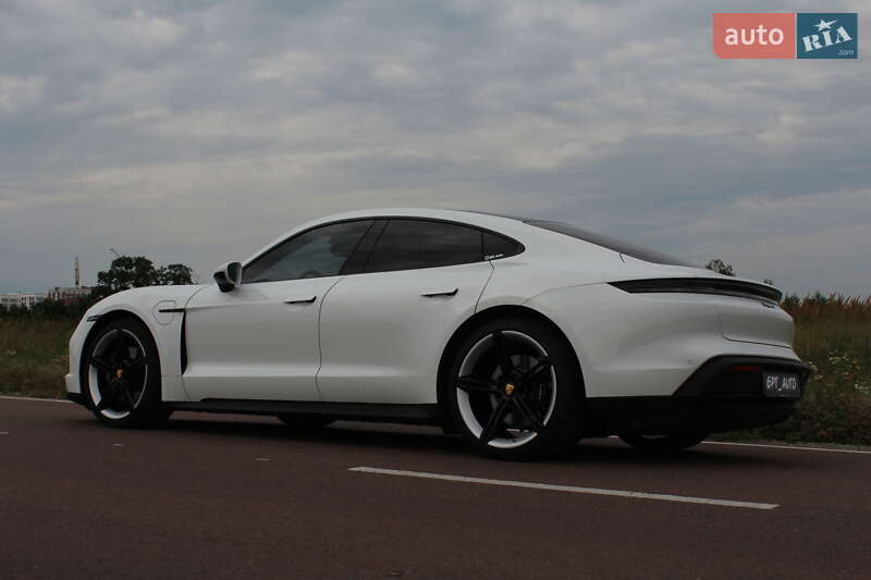 Седан Porsche Taycan 2025 в Киеве
