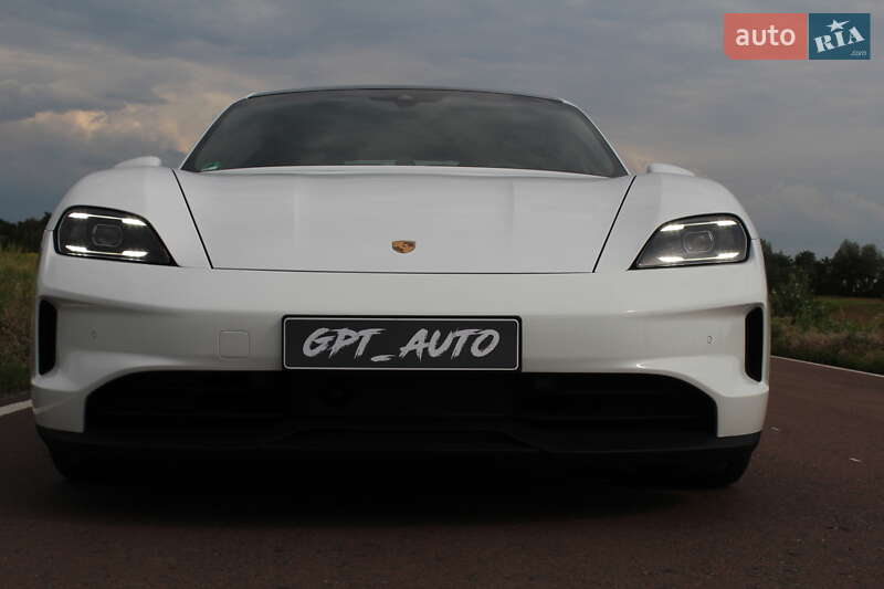 Седан Porsche Taycan 2025 в Киеве