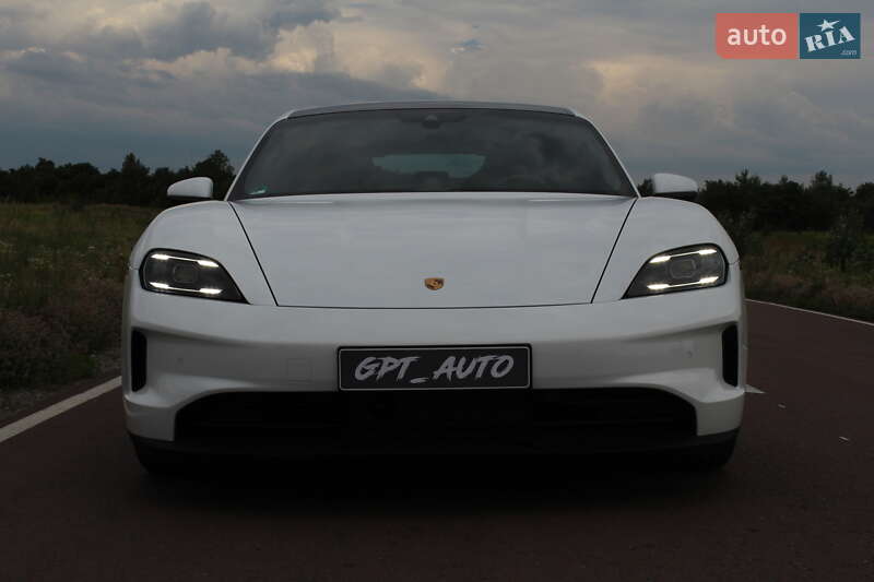 Седан Porsche Taycan 2025 в Киеве