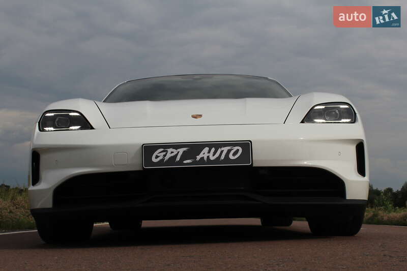 Седан Porsche Taycan 2025 в Киеве