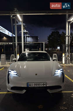 Седан Porsche Taycan 2020 в Ужгороді