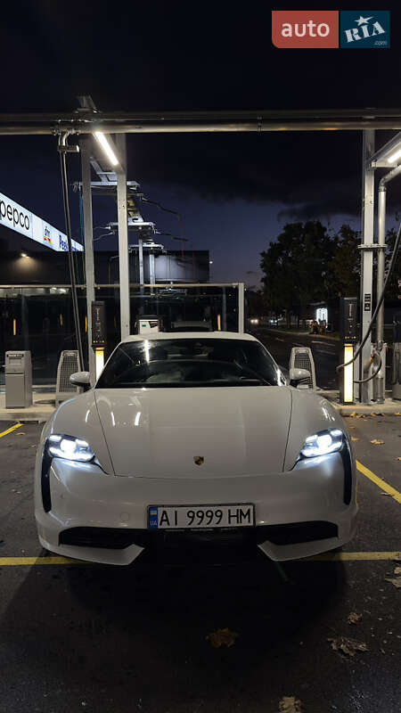 Седан Porsche Taycan 2020 в Ужгороде