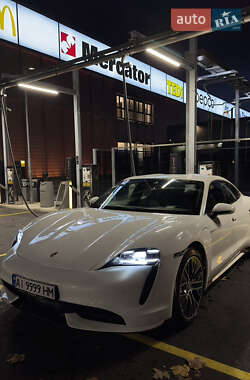 Седан Porsche Taycan 2020 в Ужгороде
