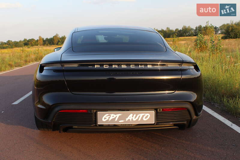 Седан Porsche Taycan 2021 в Києві