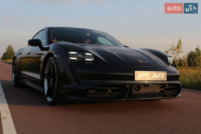 Седан Porsche Taycan 2021 в Києві