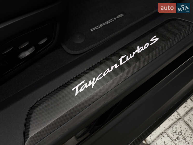 Седан Porsche Taycan 2019 в Киеве фото 29 Седан Porsche Taycan 2019 в Киеве