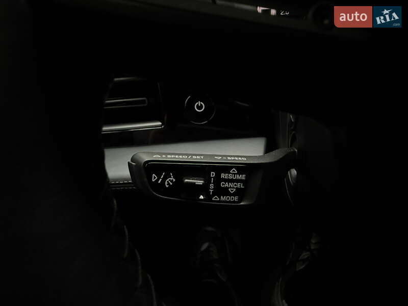 Седан Porsche Taycan 2019 в Киеве фото 37 Седан Porsche Taycan 2019 в Киеве