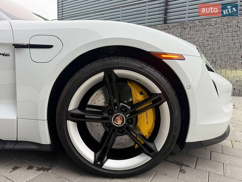 Седан Porsche Taycan 2020 в Луцке