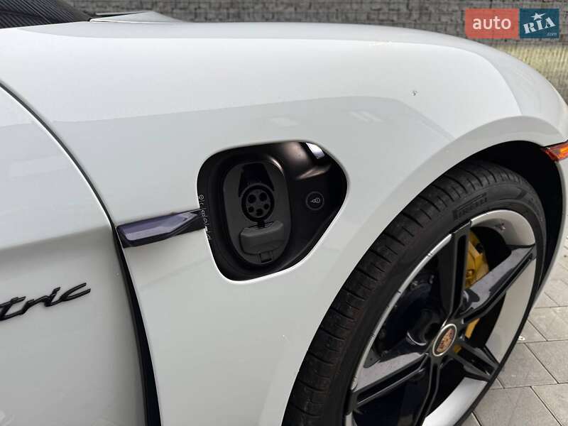 Седан Porsche Taycan 2020 в Луцке