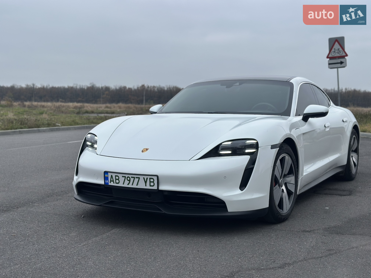 2020 Porsche Taycan - мініатюра 23
