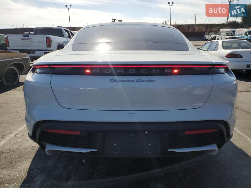 Седан Porsche Taycan 2020 в Киеве