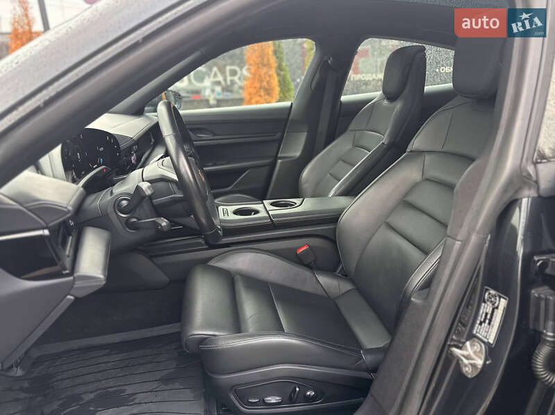 Седан Porsche Taycan 2020 в Києві