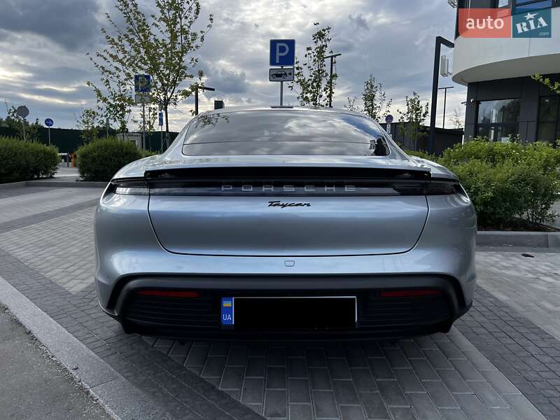Седан Porsche Taycan 2022 в Киеве