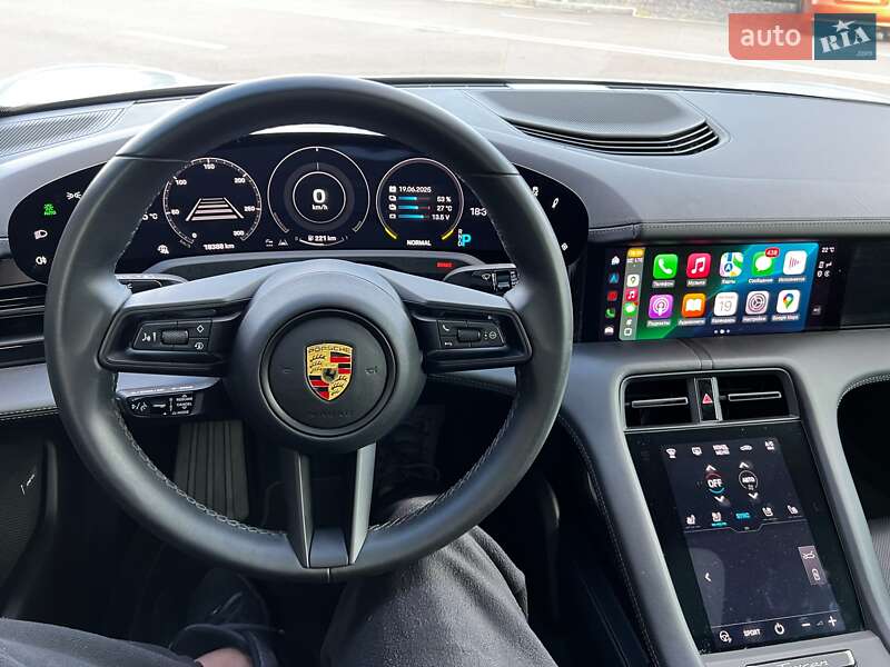 Седан Porsche Taycan 2022 в Киеве