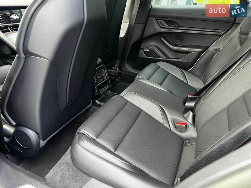 Седан Porsche Taycan 2022 в Киеве