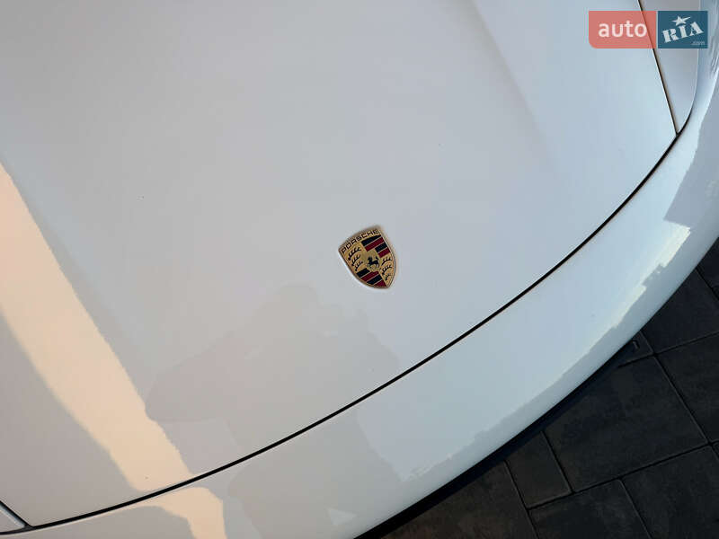 Седан Porsche Taycan 2020 в Луцьку