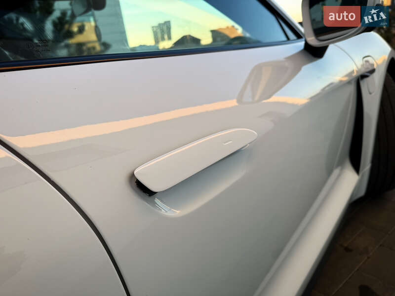 Седан Porsche Taycan 2020 в Луцьку