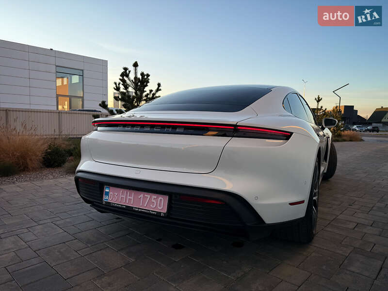 Седан Porsche Taycan 2020 в Луцьку