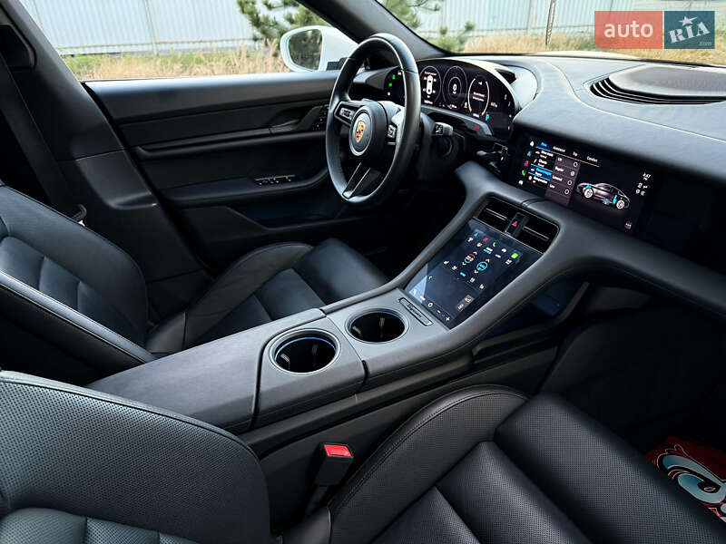 Седан Porsche Taycan 2020 в Луцьку