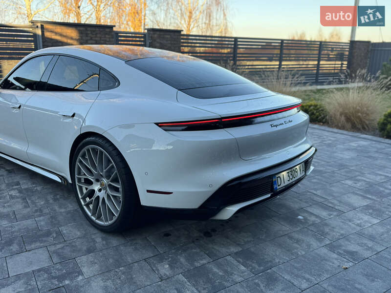 Седан Porsche Taycan 2020 в Луцьку