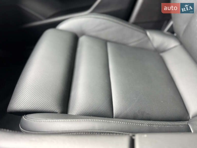 Седан Porsche Taycan 2020 в Луцьку