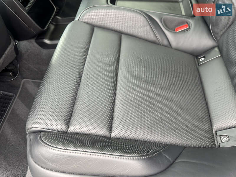 Седан Porsche Taycan 2020 в Луцьку