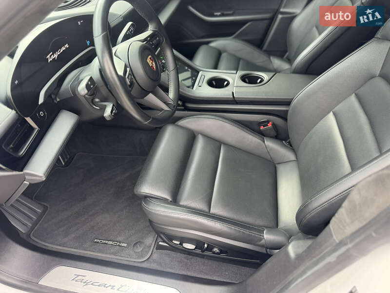 Седан Porsche Taycan 2020 в Луцьку
