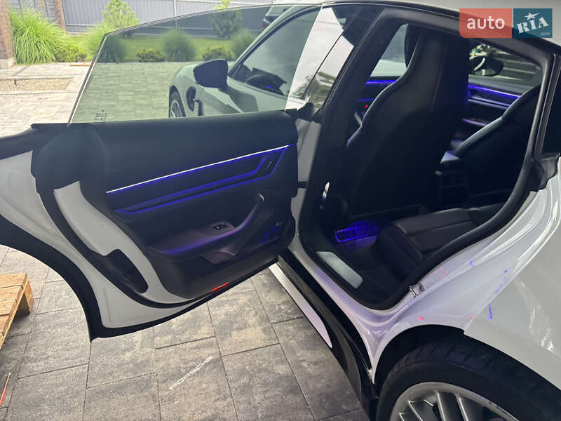 Седан Porsche Taycan 2020 в Луцьку