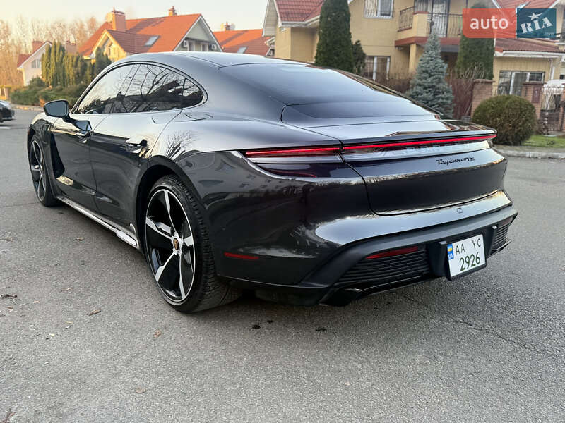 Седан Porsche Taycan 2022 в Киеве