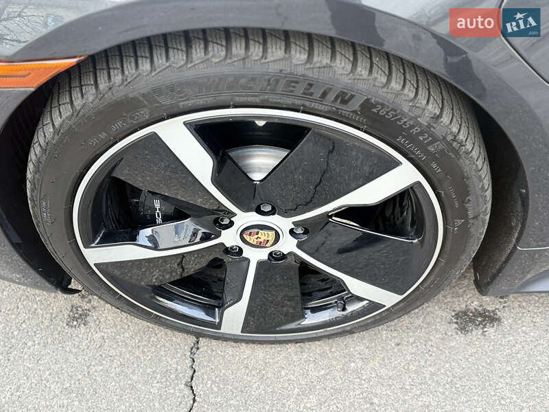 Седан Porsche Taycan 2022 в Киеве