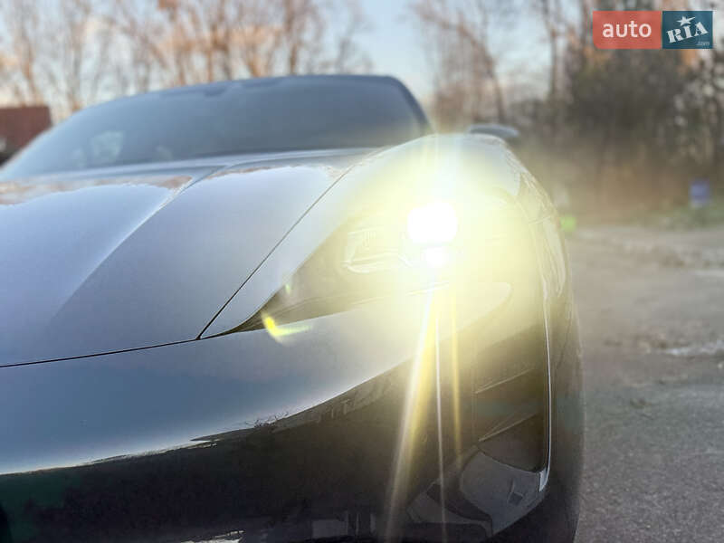 Седан Porsche Taycan 2022 в Киеве